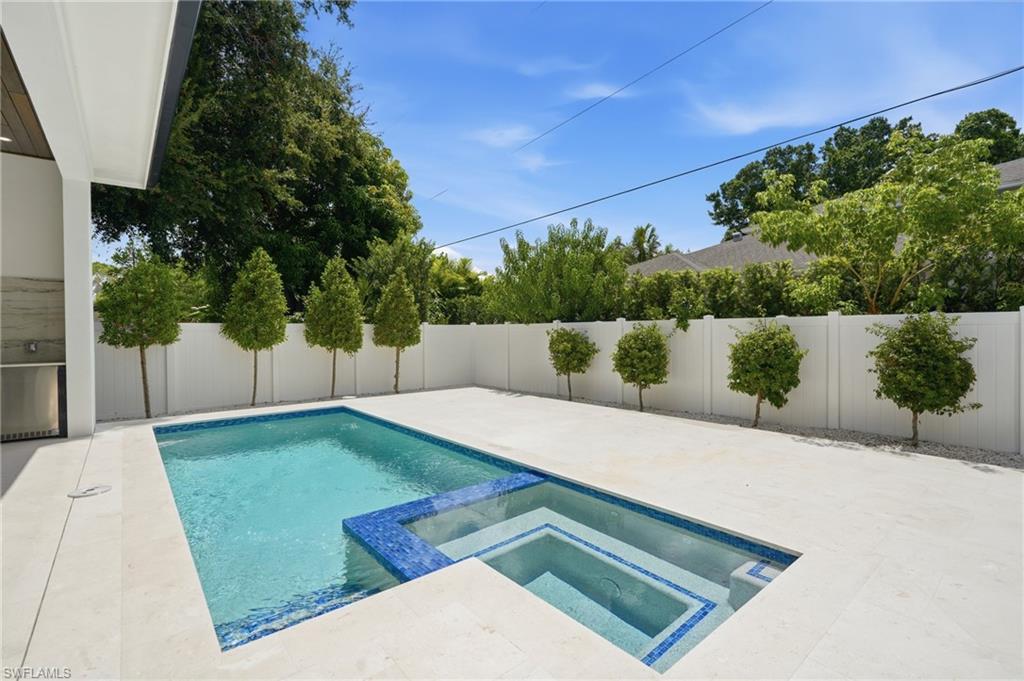 Pool & Spa