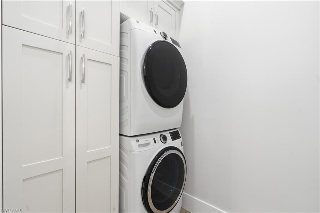 Laundry - Plenty of storage