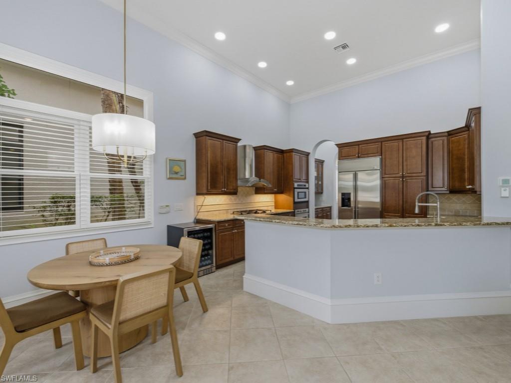 Kitchen & Breakfast Nook