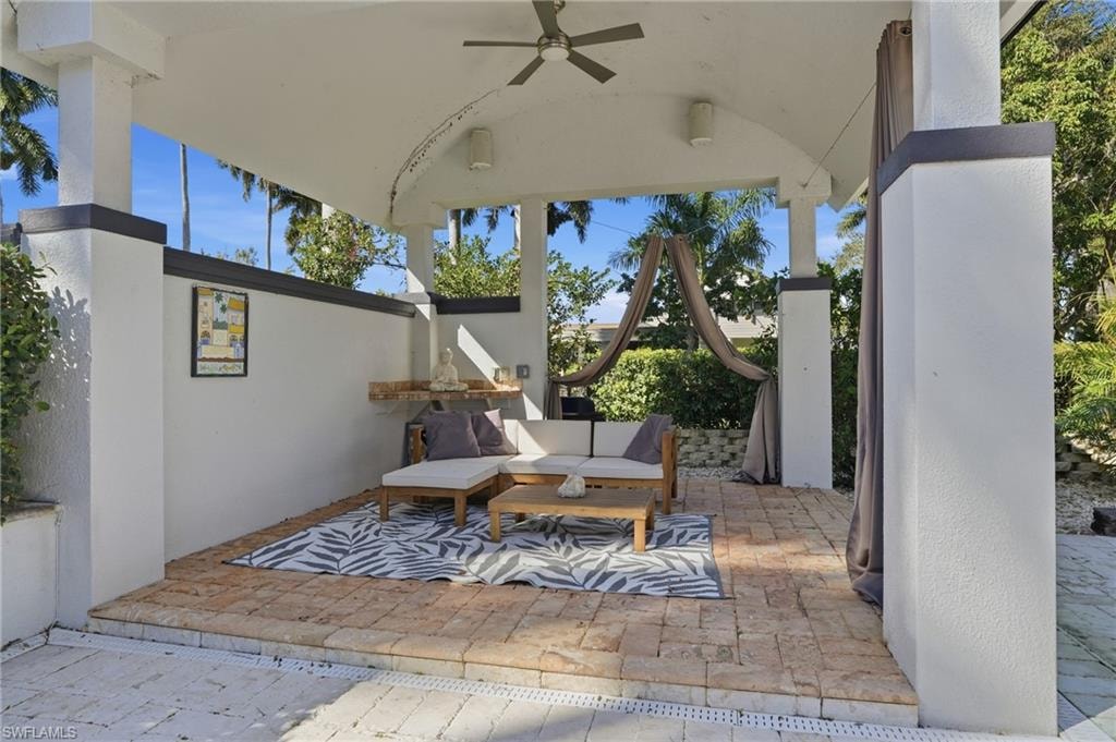 View of patio / terrace with ceiling fan