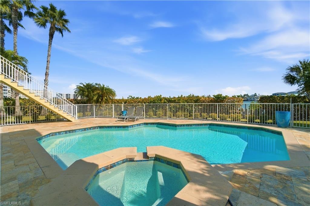 195 San Mateo DR