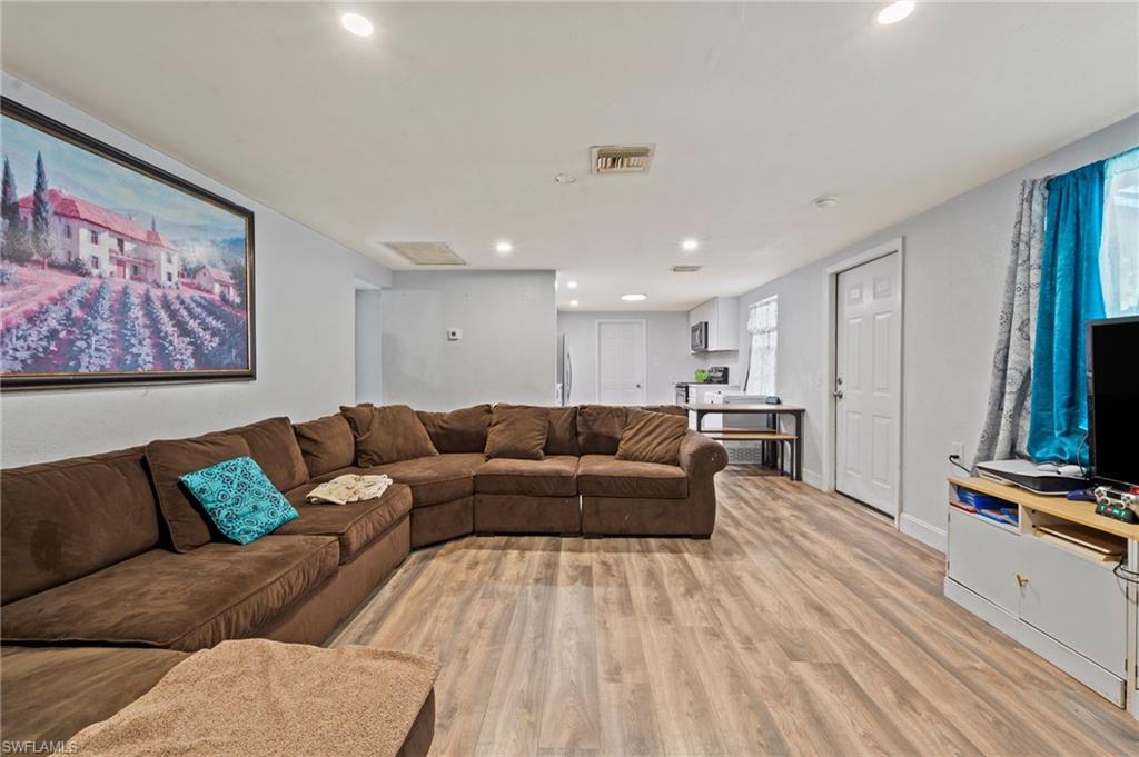 260 Delray AVE photo 6