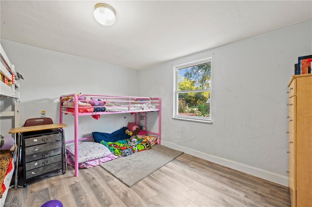 260 Delray AVE photo 12