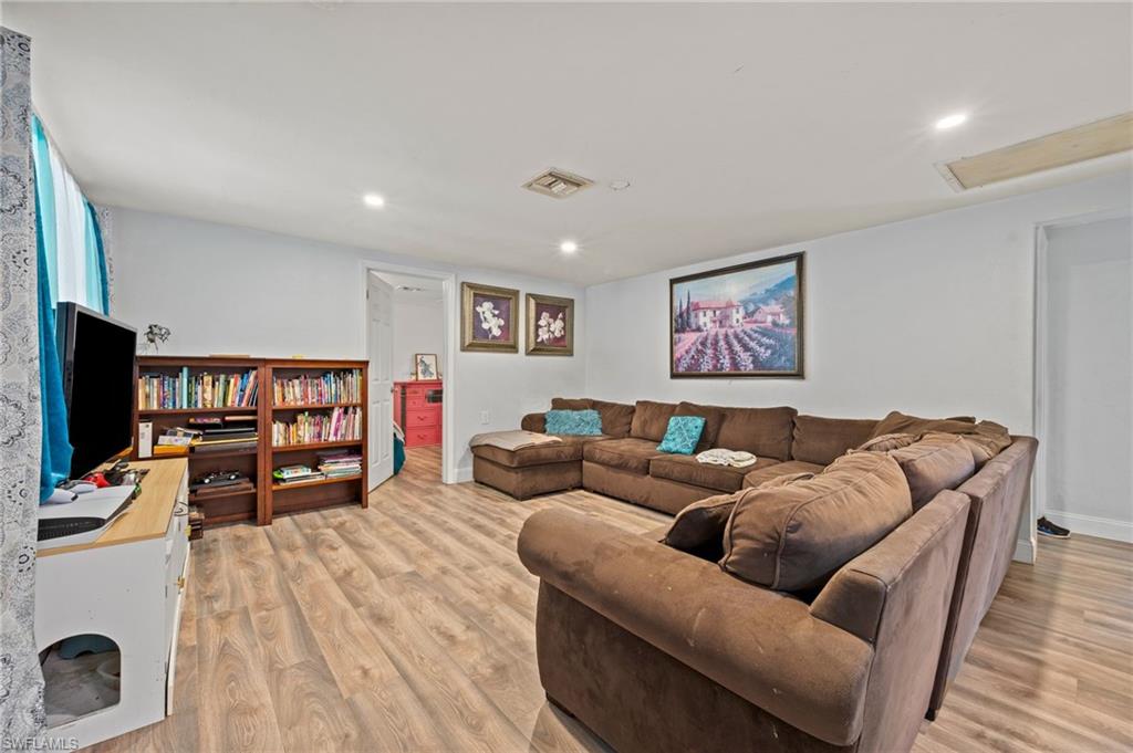260 Delray AVE photo 7