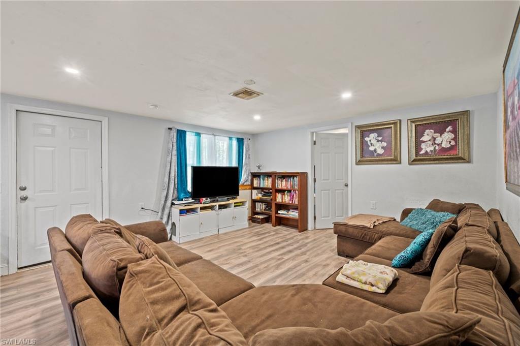 260 Delray AVE photo 8