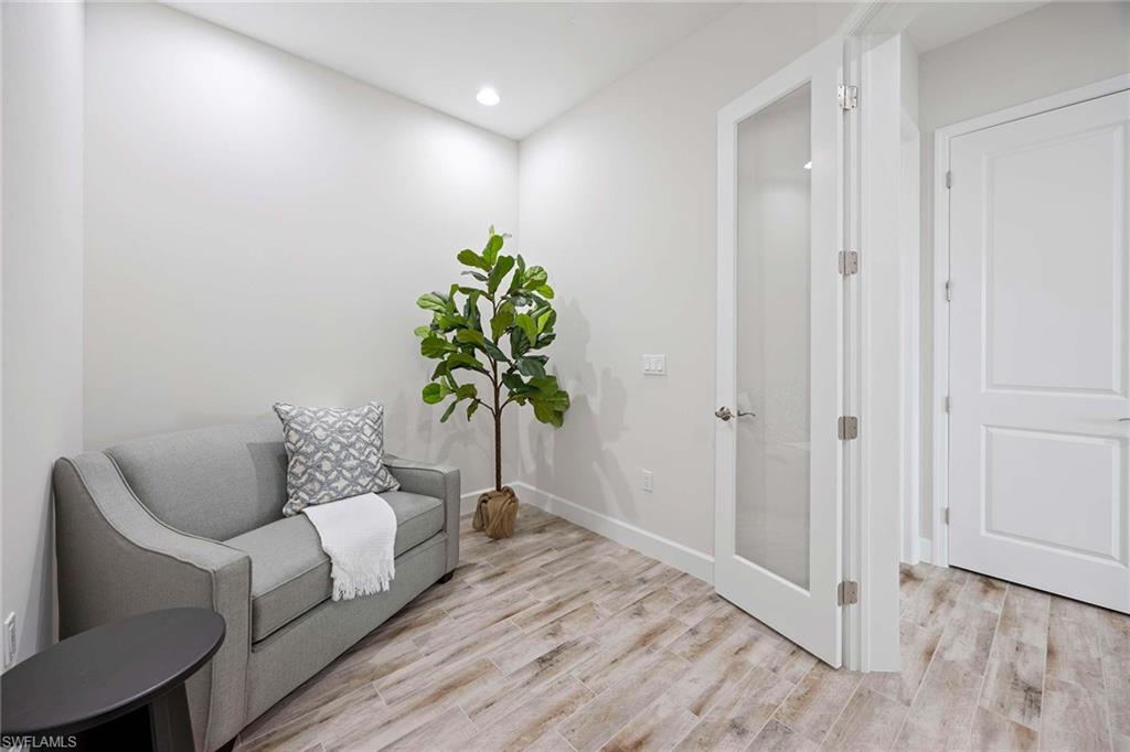7018 Saona CT photo 15