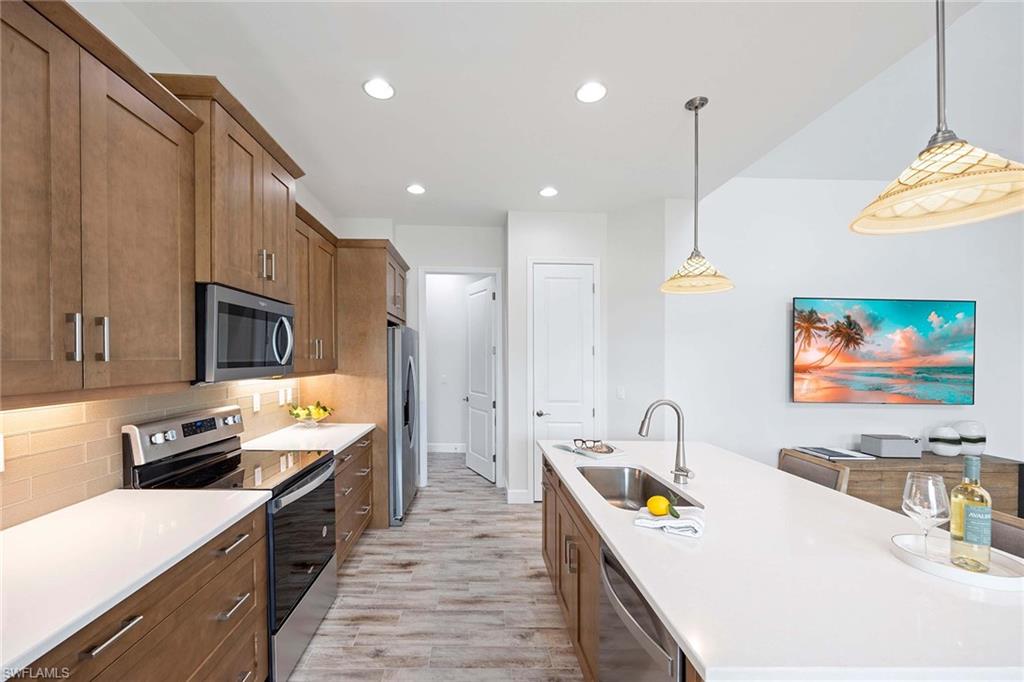 7018 Saona CT photo 8