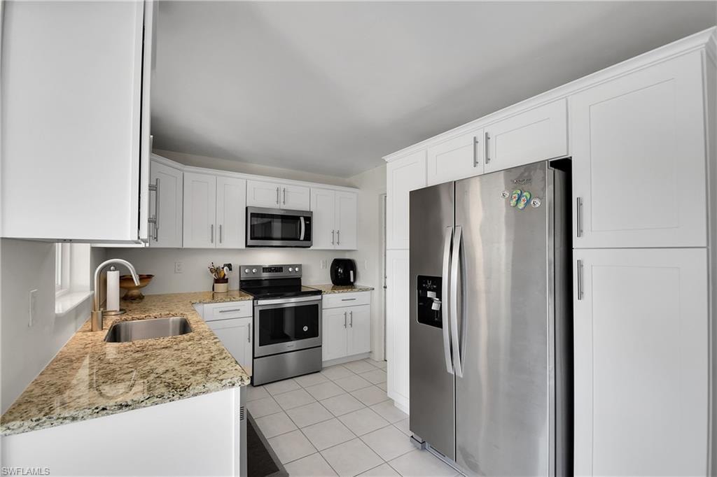 Granite & SS appliances.