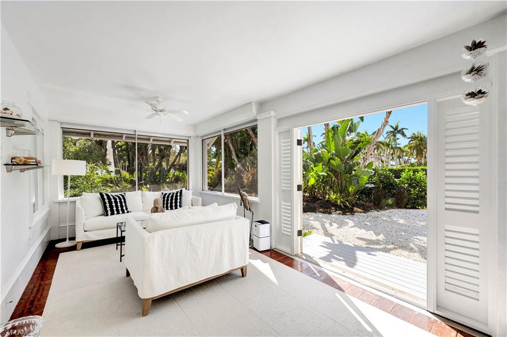 Screened Lanai / Front Porch