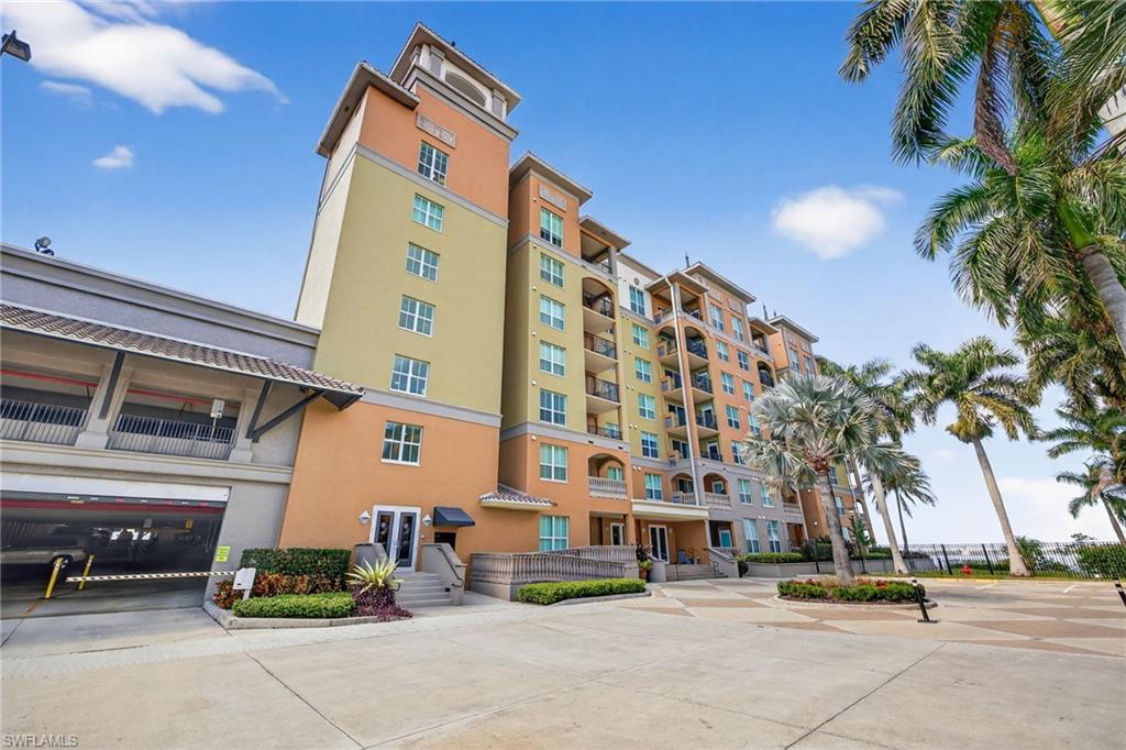 View of apartment building / complex