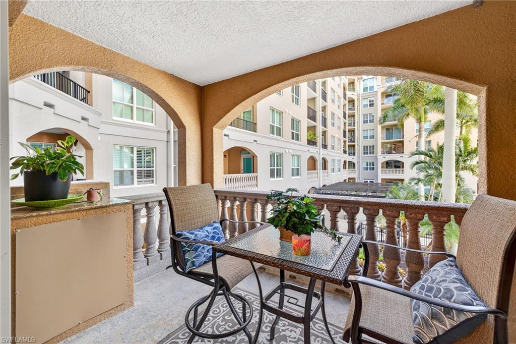 Balcony featuring outdoor dining area