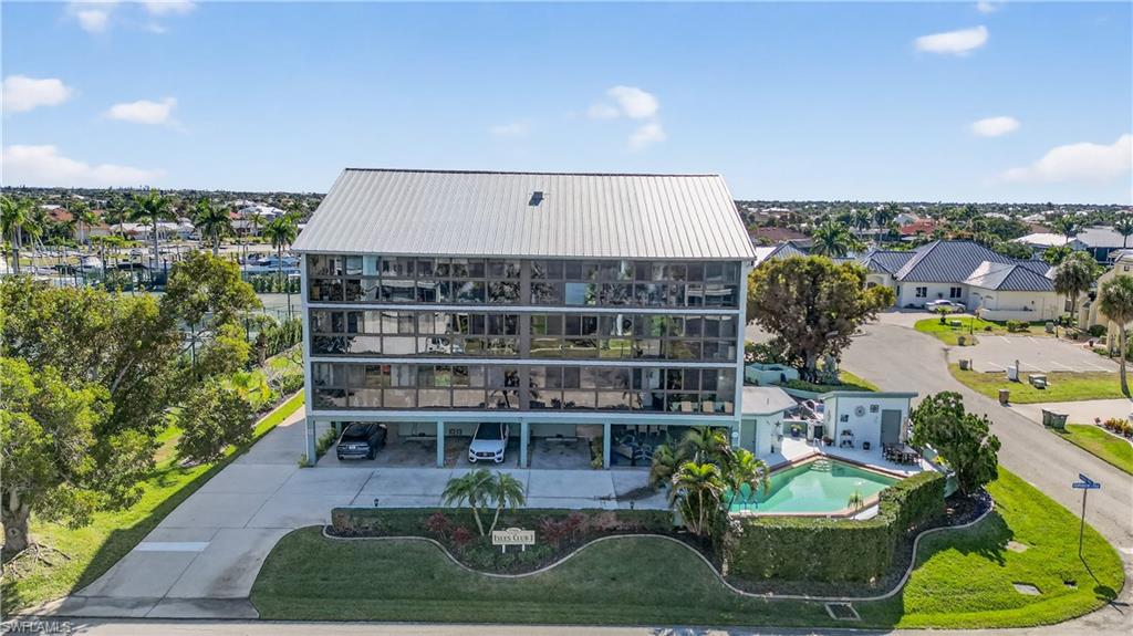 6 unit condominium