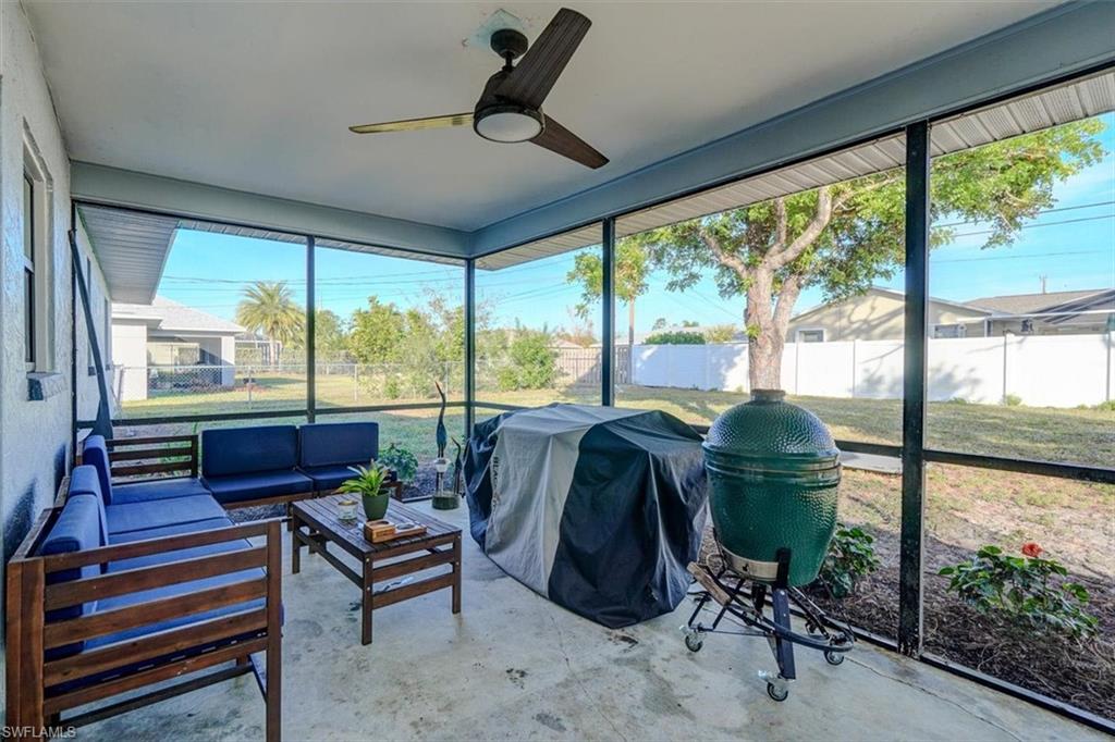 Sunroom / solarium with ceiling fan