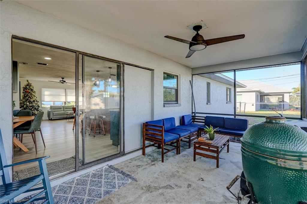 Sunroom / solarium with ceiling fan