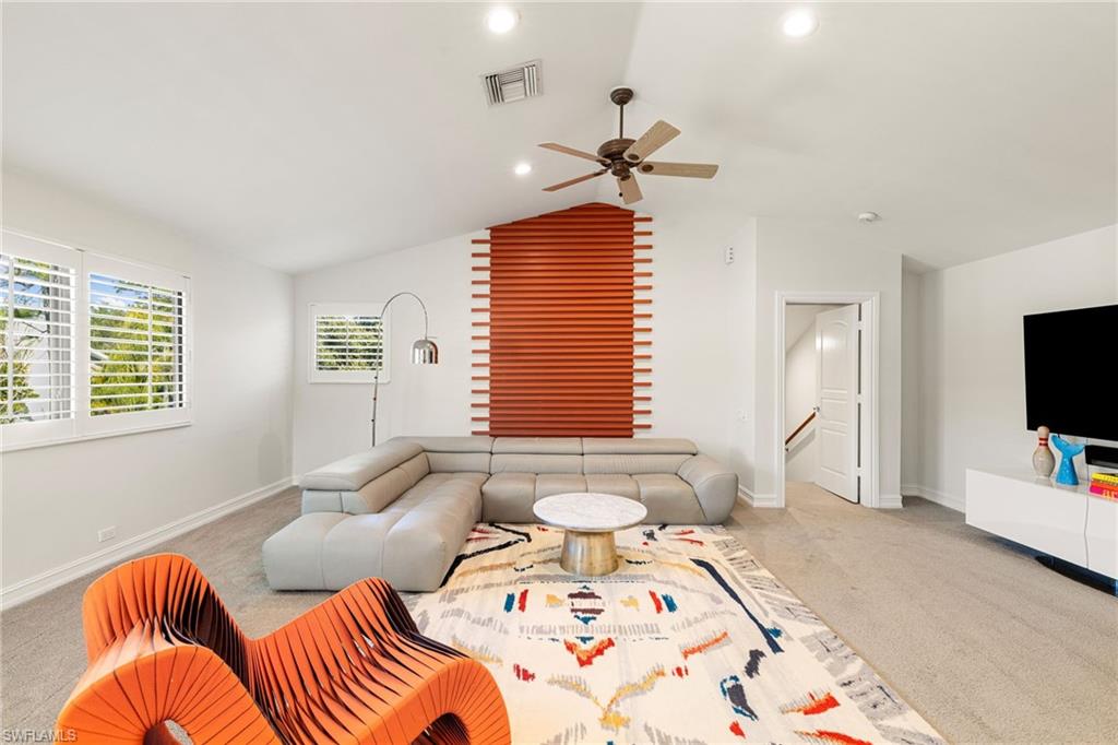 Bonus room or 5th bedroom