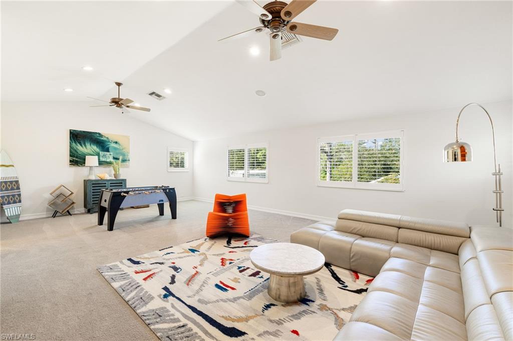Bonus room/bedroom