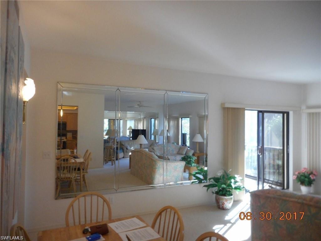 Dining room with ceiling fan