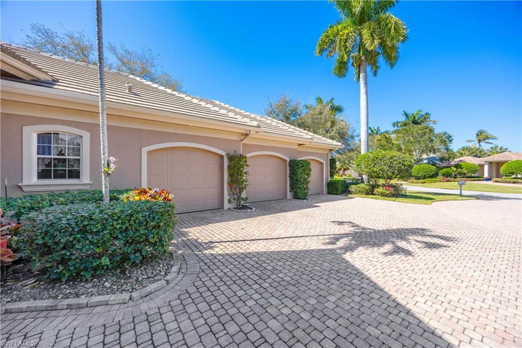 1687 Persimmon DR