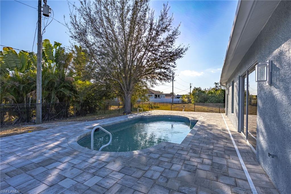 2718 NW 5th ST photo 36