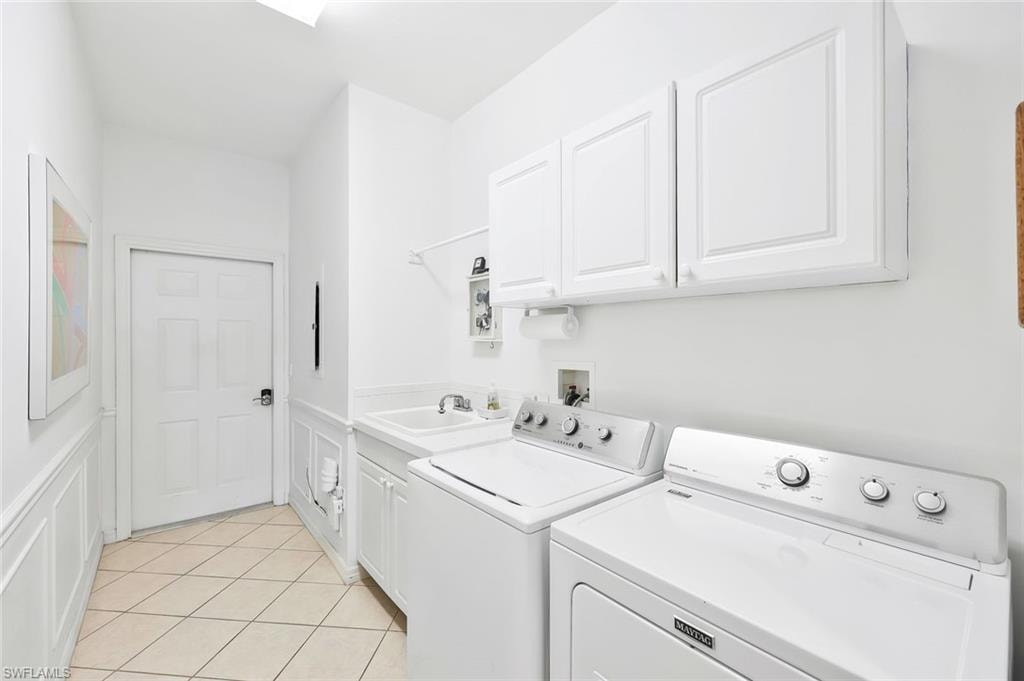 Spacious laundry area w/wash tub and large storage closet