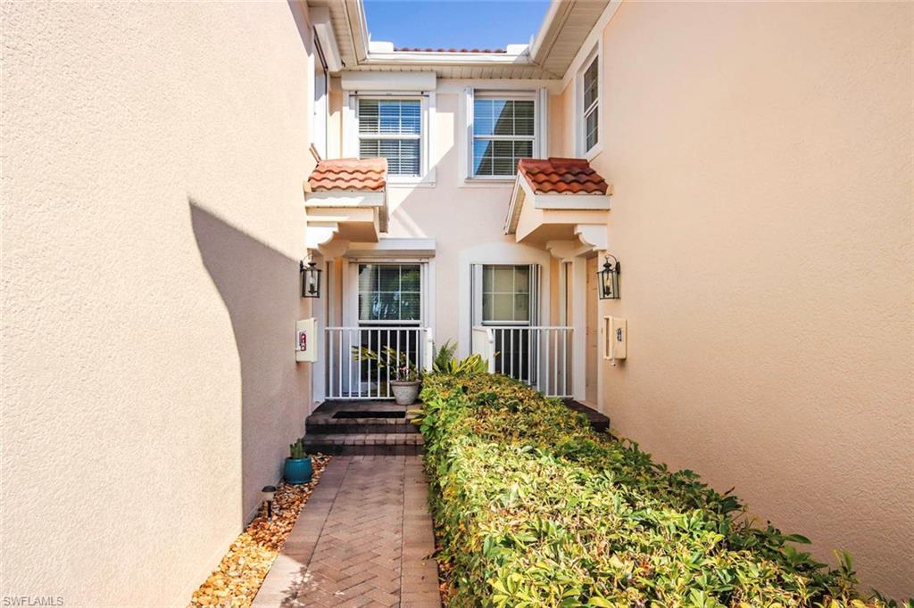 Entrance to property with stucco siding and a tile roof