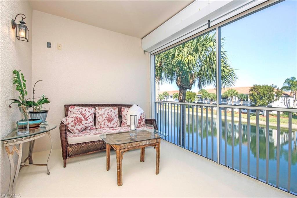 Lake front lanai perfect for morning coffee