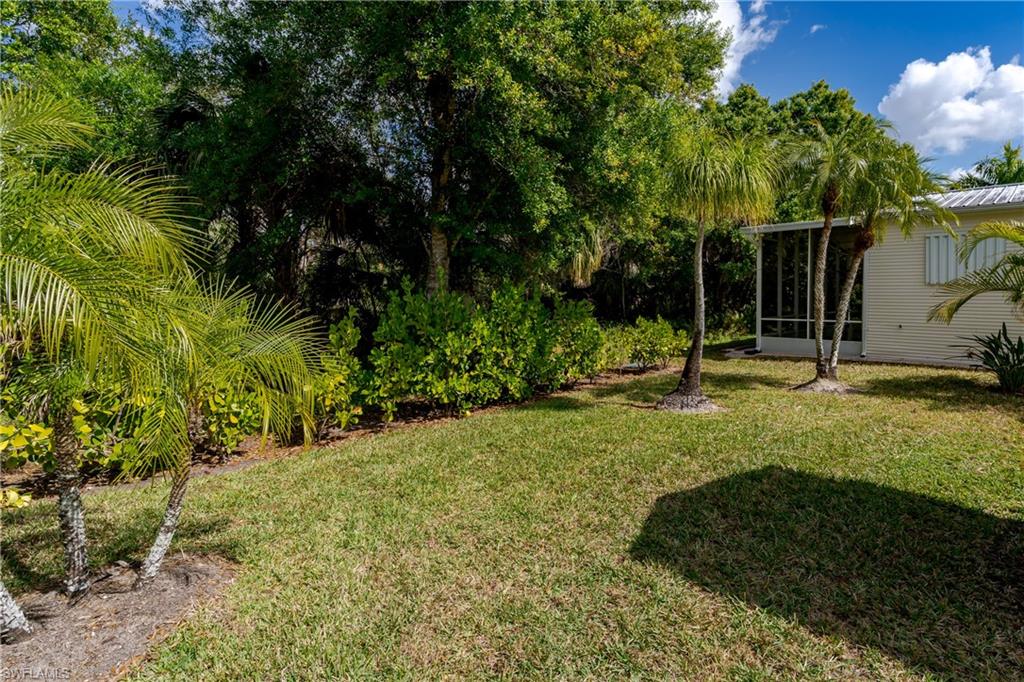 1076 Diamond Lake CIR