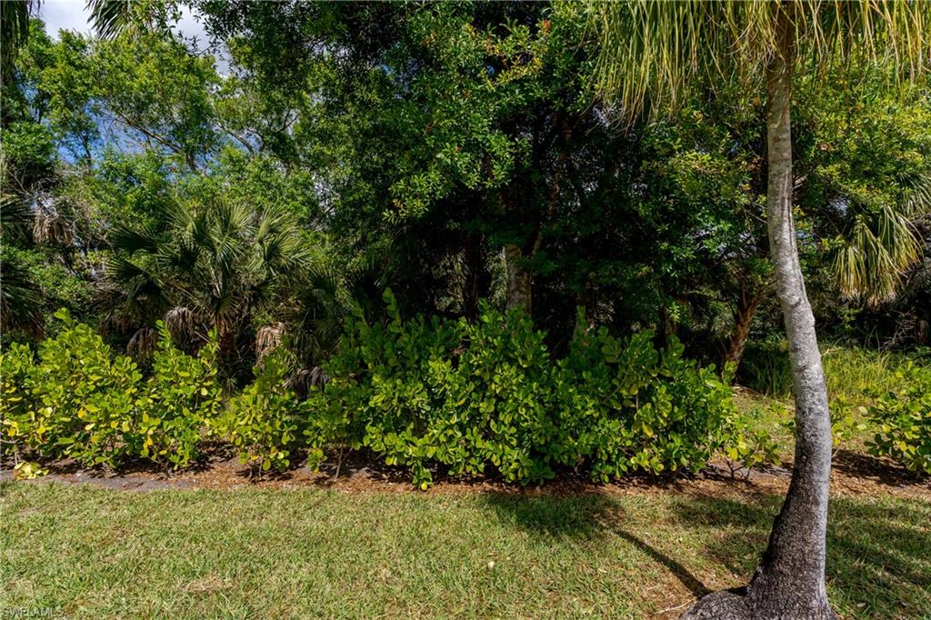 1076 Diamond Lake CIR photo 6