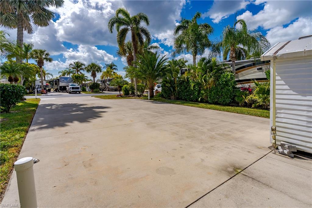 1076 Diamond Lake CIR photo 17