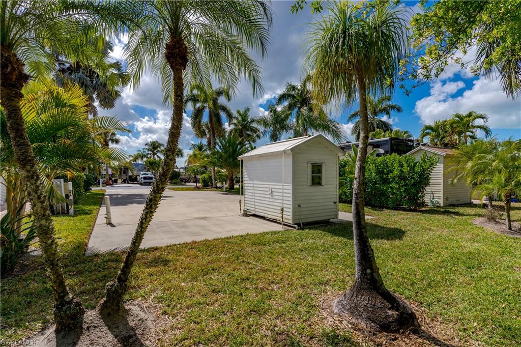 1076 Diamond Lake CIR photo 16