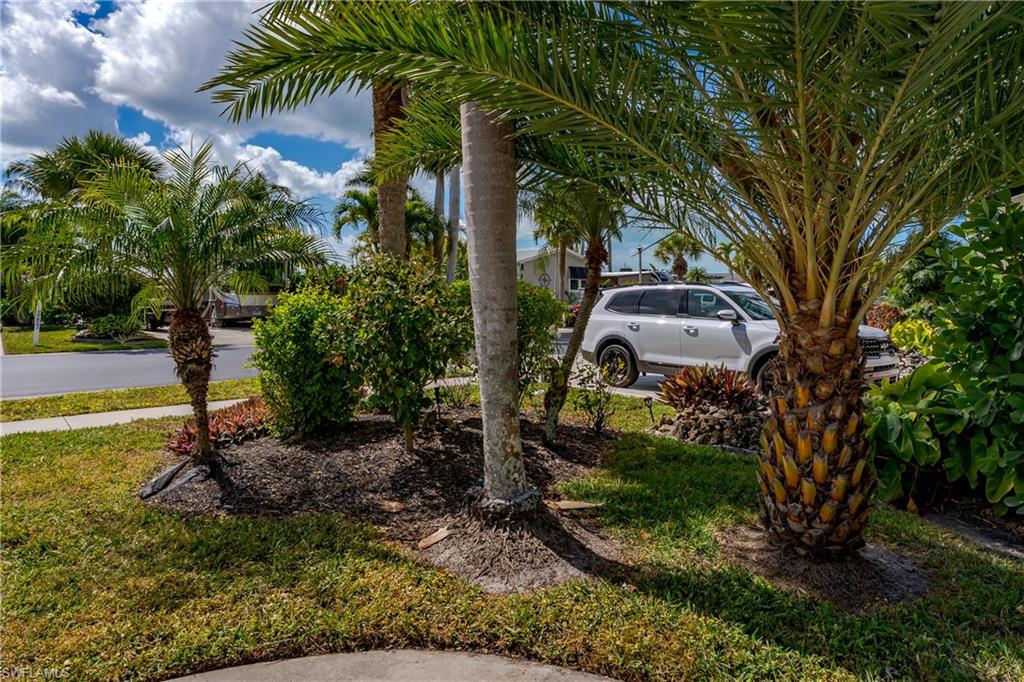 1076 Diamond Lake CIR