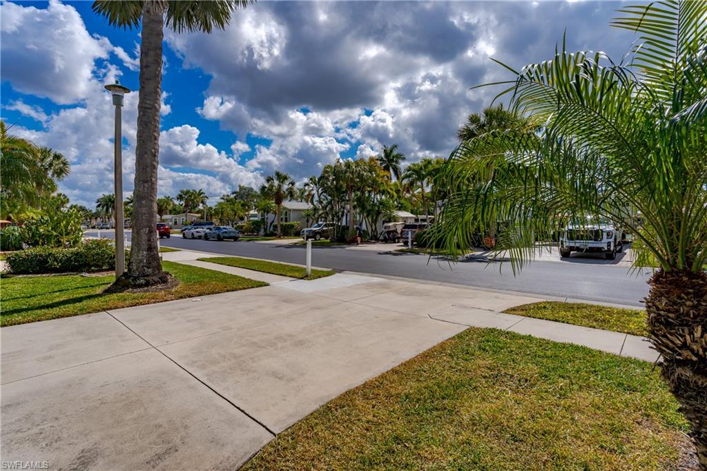 1076 Diamond Lake CIR photo 14