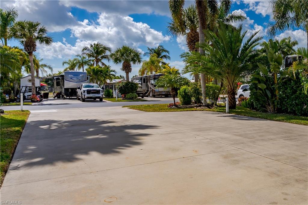 1076 Diamond Lake CIR photo 18