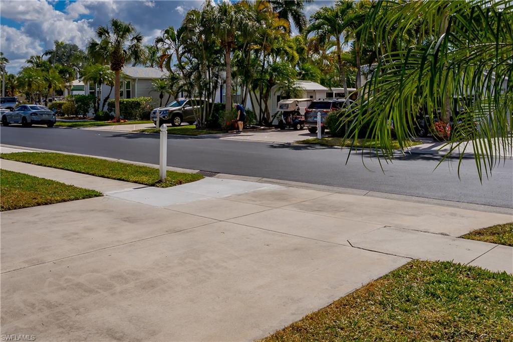 1076 Diamond Lake CIR photo 15