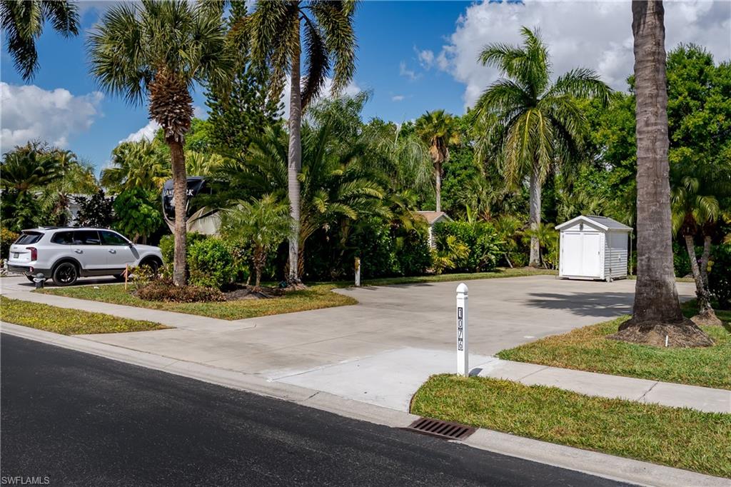 1076 Diamond Lake CIR photo 11