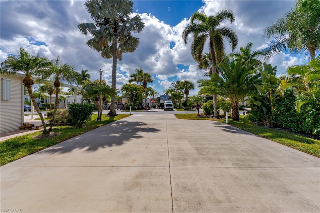 1076 Diamond Lake CIR photo 19