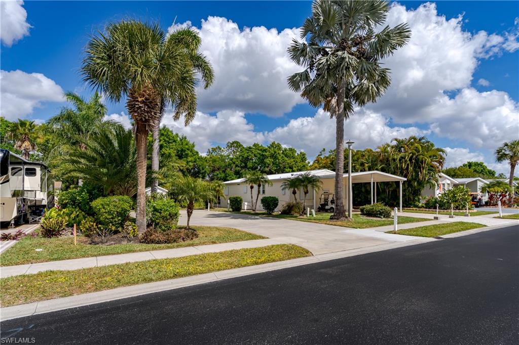 1076 Diamond Lake CIR photo 8
