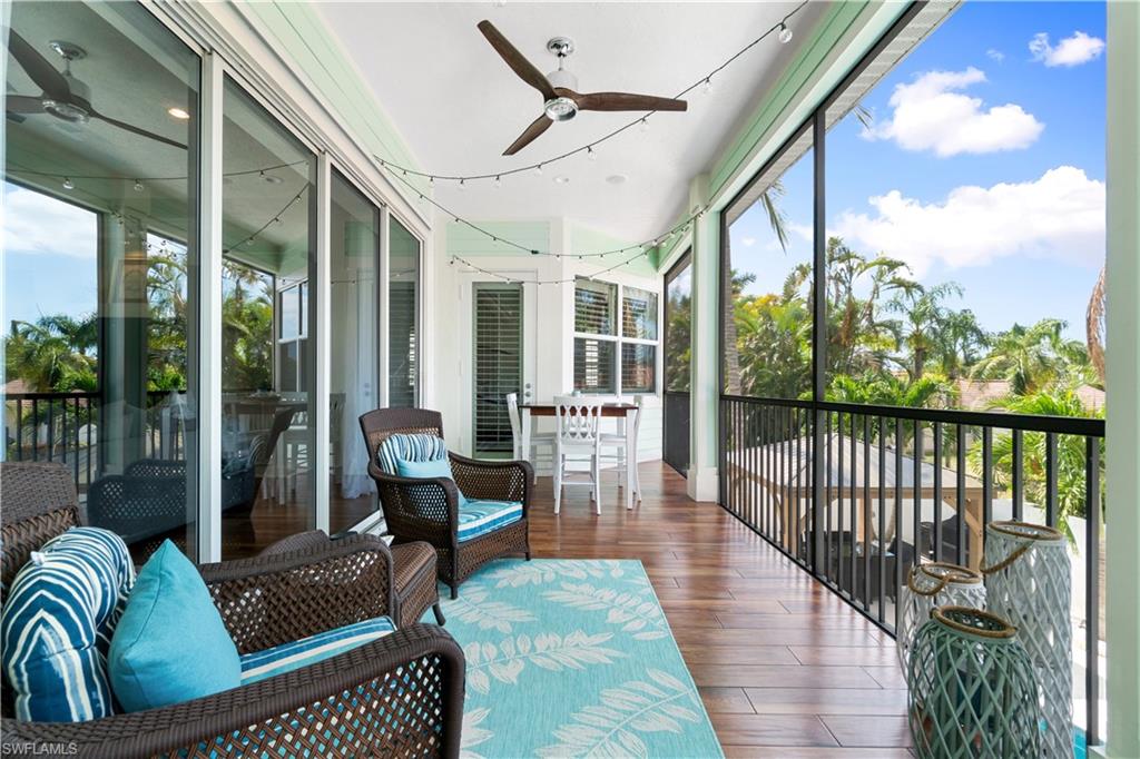 Sunroom / solarium featuring a ceiling fan