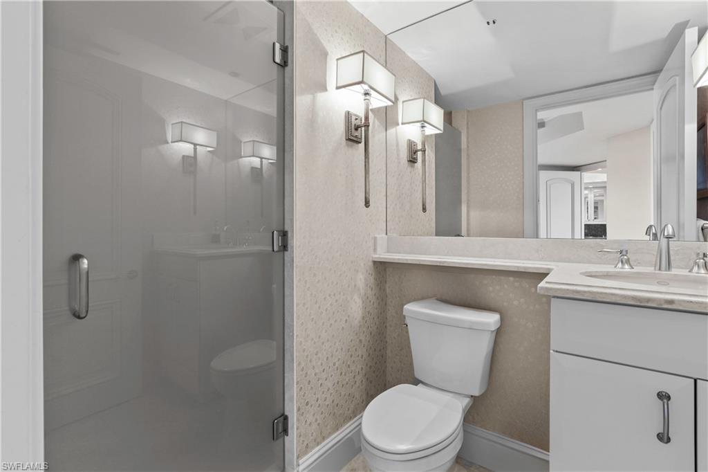 den/%th bedroom bath