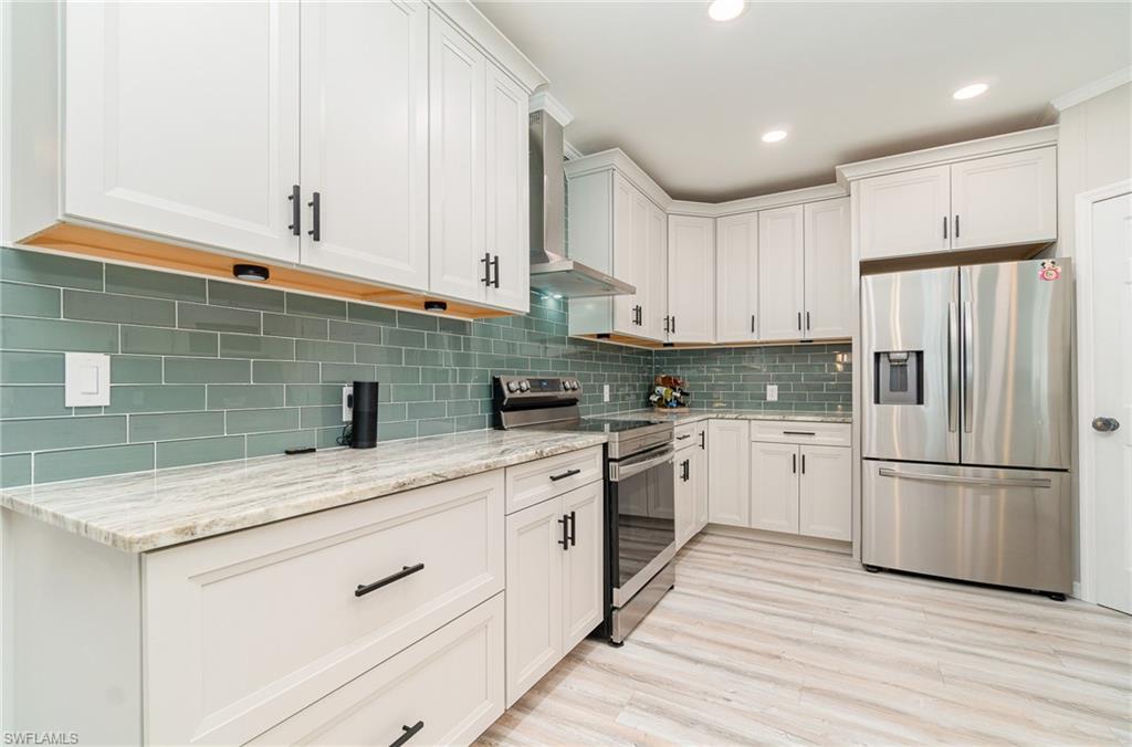 Beautiful Kitchen with walk-in pantry
