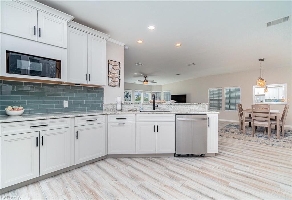 Beautiful Kitchen with walk-in pantry