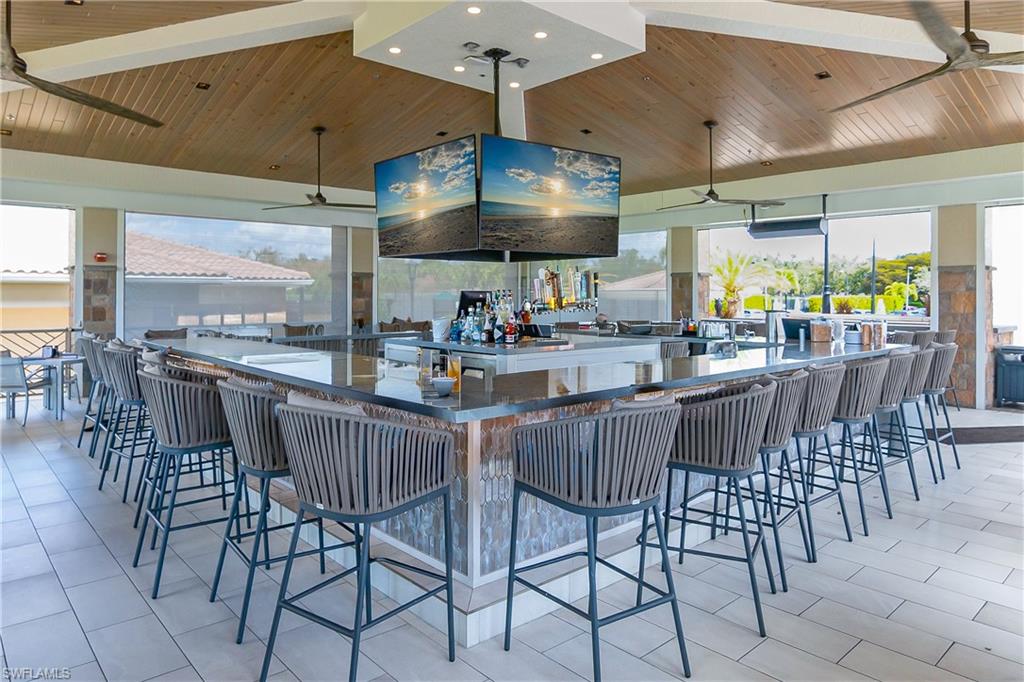 Clubhouse Outdoor Dining Area
