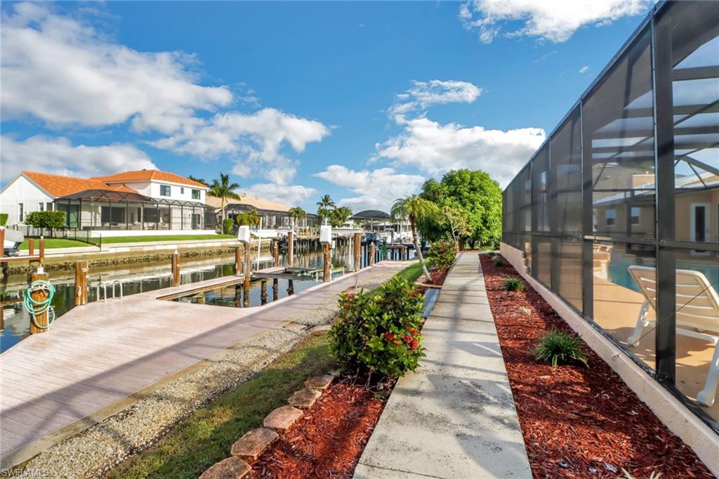 562 Goldcoast CT photo 23