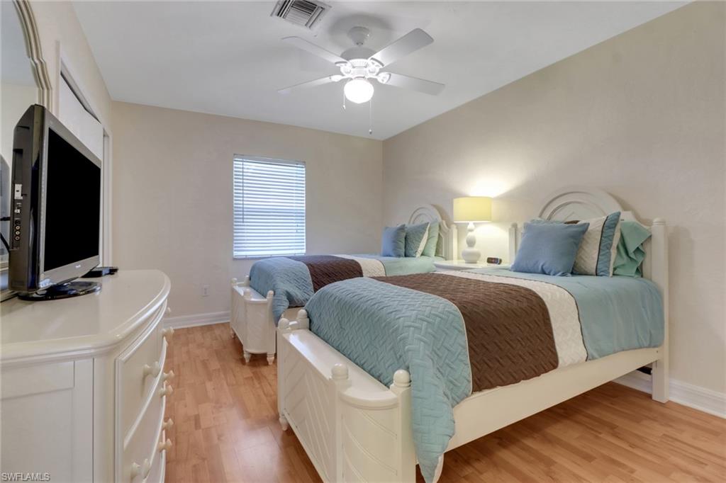 562 Goldcoast CT photo 13