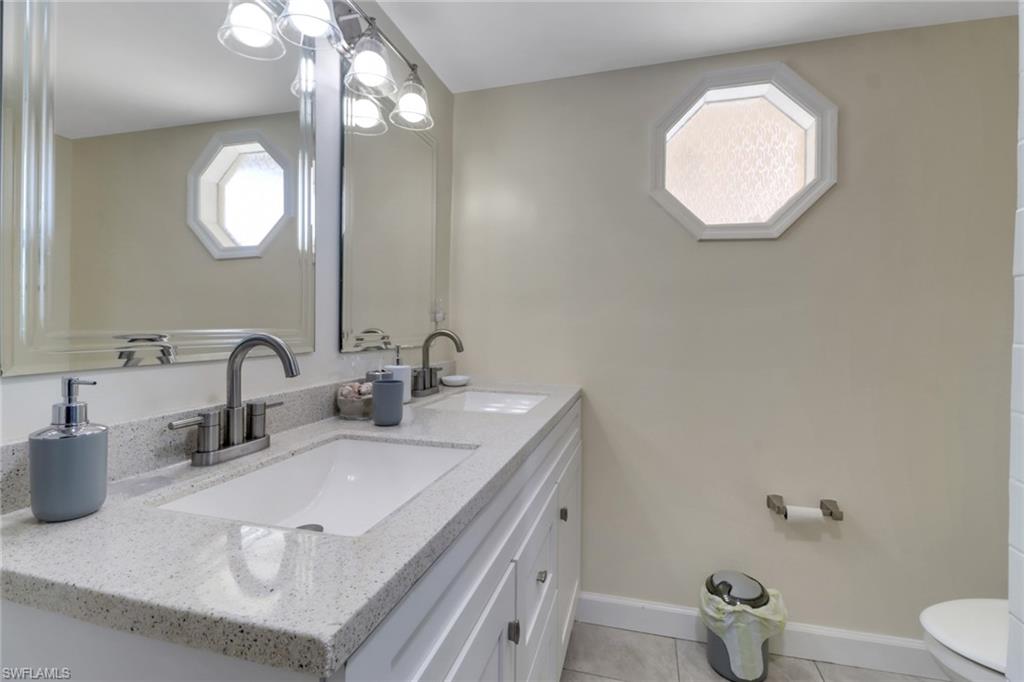 562 Goldcoast CT photo 16