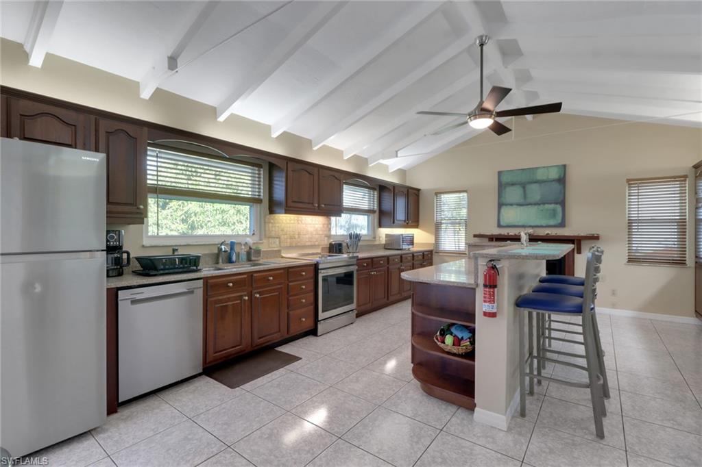 562 Goldcoast CT photo 9