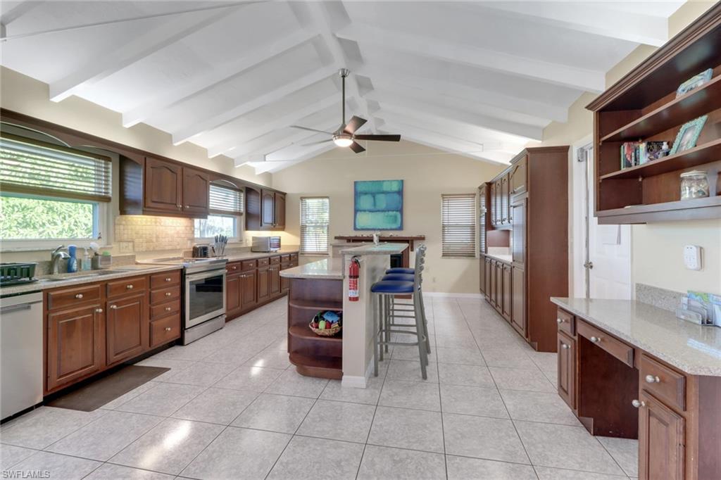 562 Goldcoast CT photo 10