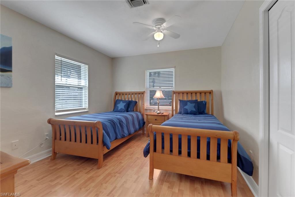 562 Goldcoast CT photo 14