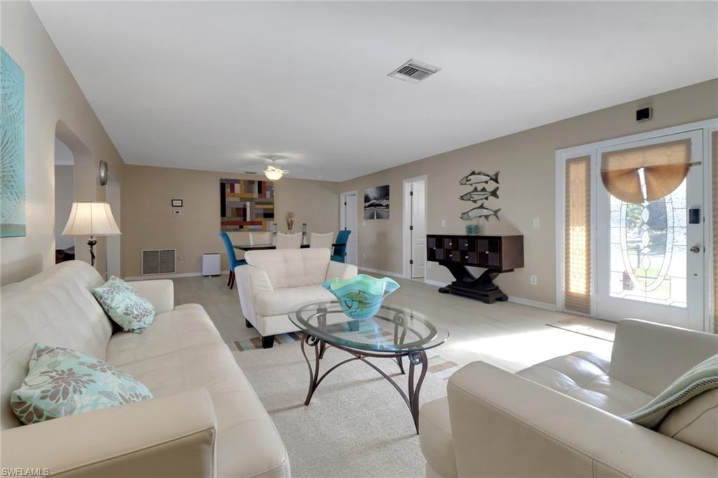 562 Goldcoast CT photo 8