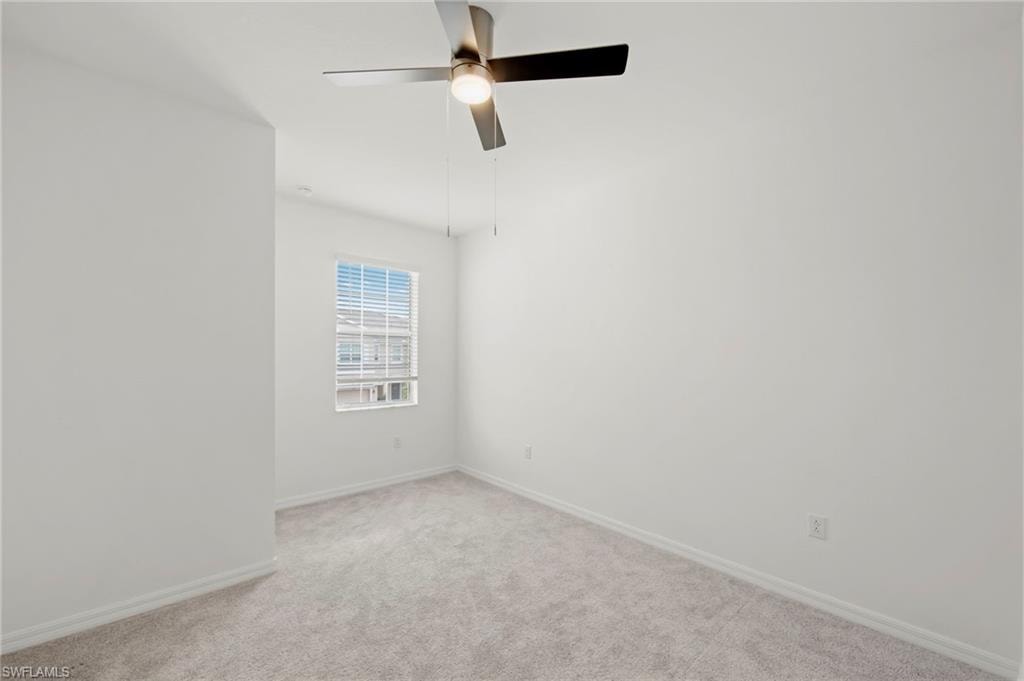 Unfurnished room with carpet and a ceiling fan